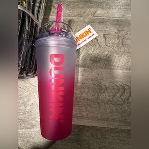 Hi! I’m selling this brand new Dunkin’ donuts tumbler!